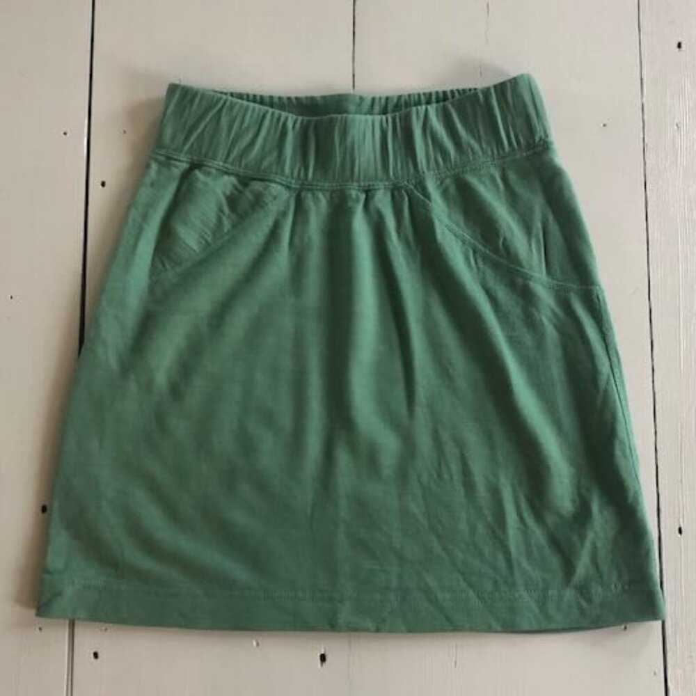 Women's Ibex 100% merino wool mini skirt in green. Size XS